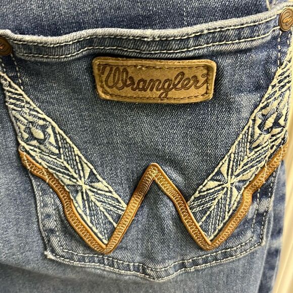 Wrangler Dark Wash Faded Bootcut 5-Pocket Jean w/ W Design on Back Pockets 13 - Picture 9 of 14